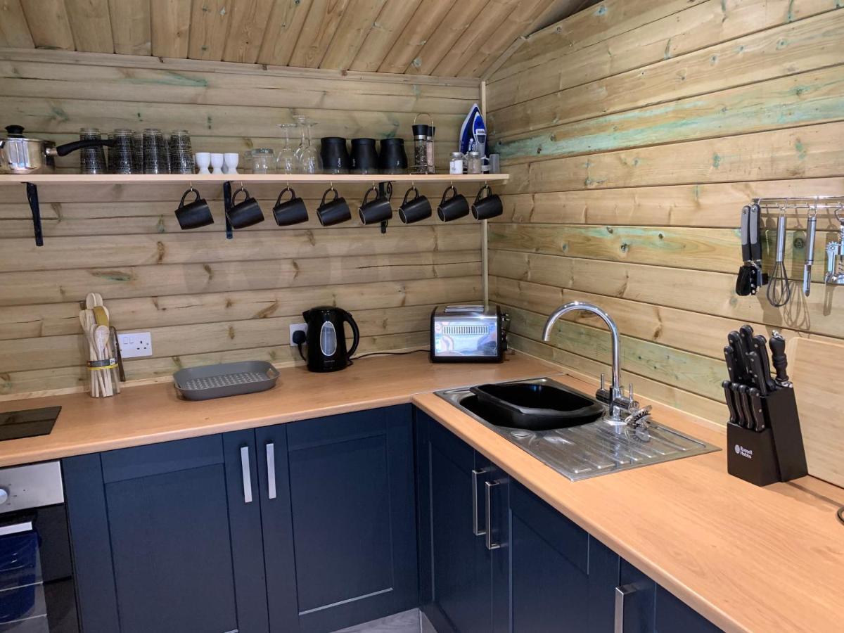 Bedrock Lodge Winterbourne Bagian luar foto