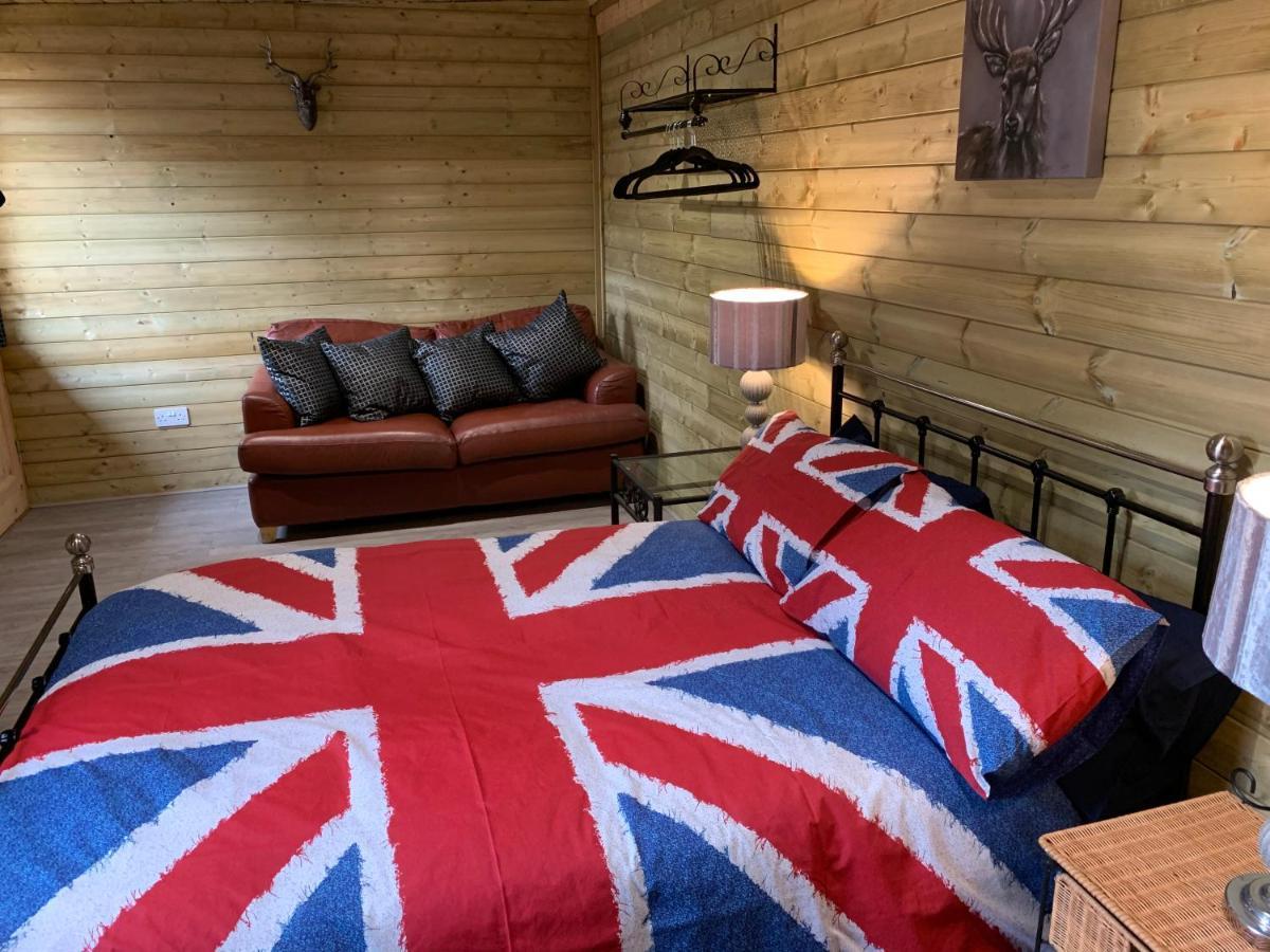 Bedrock Lodge Winterbourne Bagian luar foto