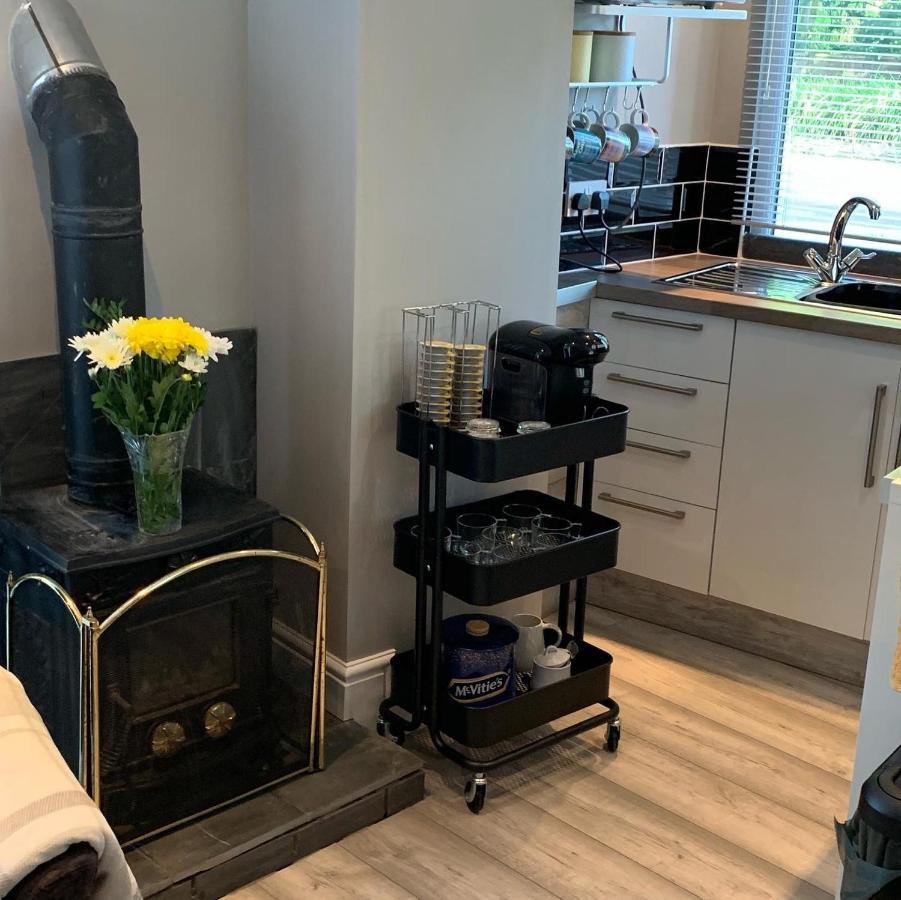 Bedrock Lodge Winterbourne Bagian luar foto