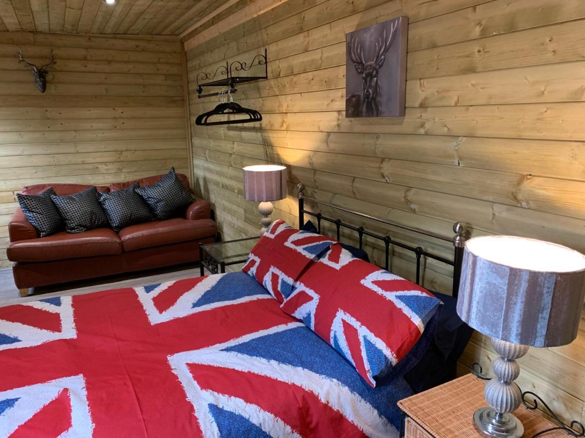 Bedrock Lodge Winterbourne Bagian luar foto