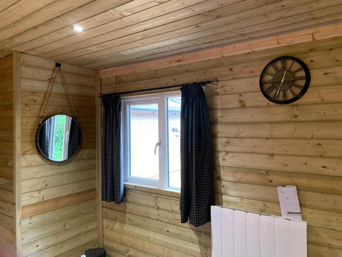 Bedrock Lodge Winterbourne Bagian luar foto