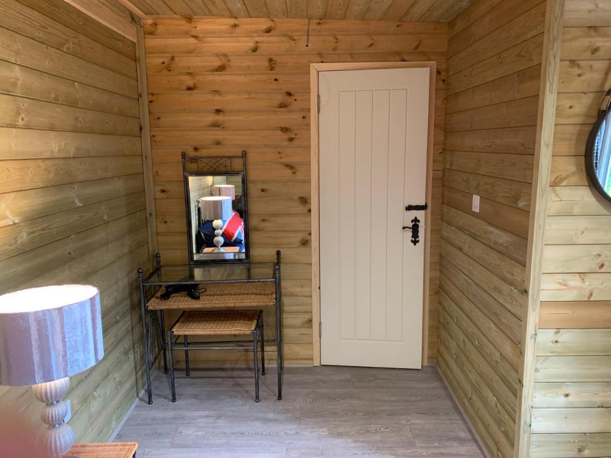 Bedrock Lodge Winterbourne Bagian luar foto