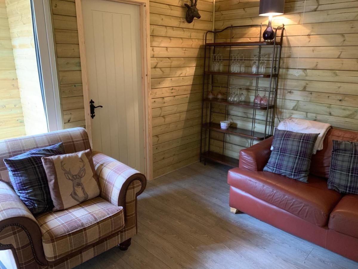 Bedrock Lodge Winterbourne Bagian luar foto