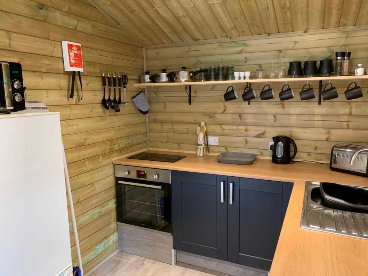 Bedrock Lodge Winterbourne Bagian luar foto