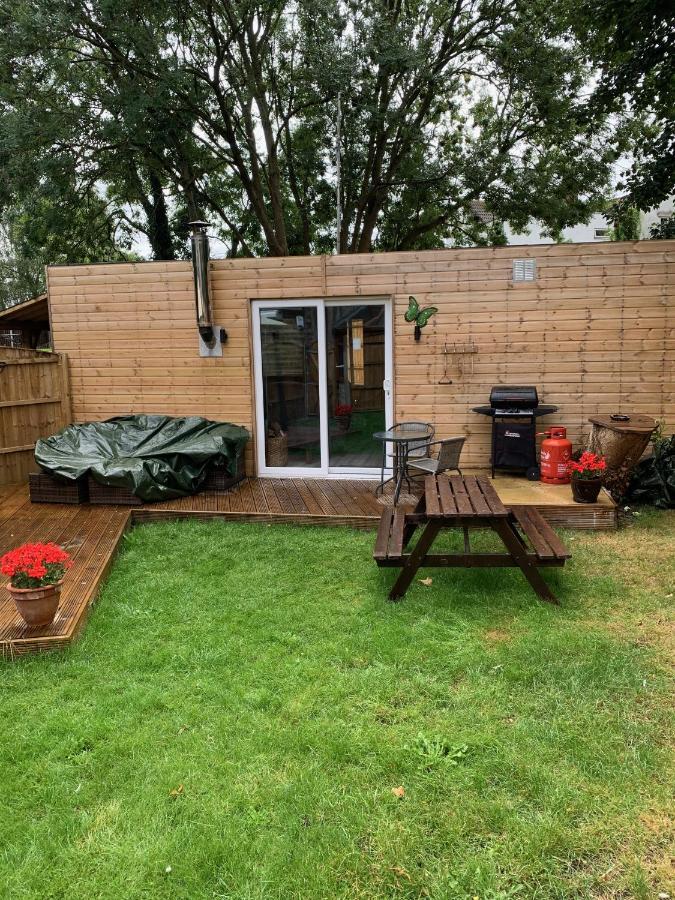 Bedrock Lodge Winterbourne Bagian luar foto