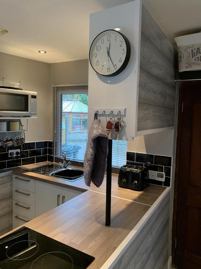 Bedrock Lodge Winterbourne Bagian luar foto