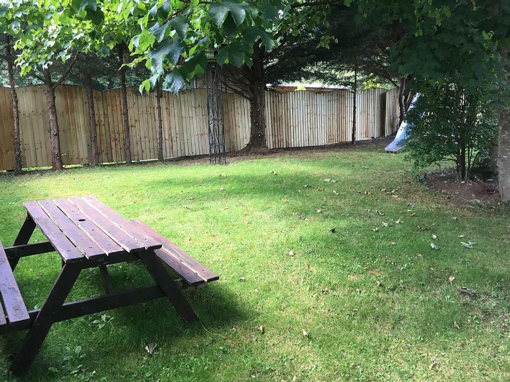 Bedrock Lodge Winterbourne Bagian luar foto