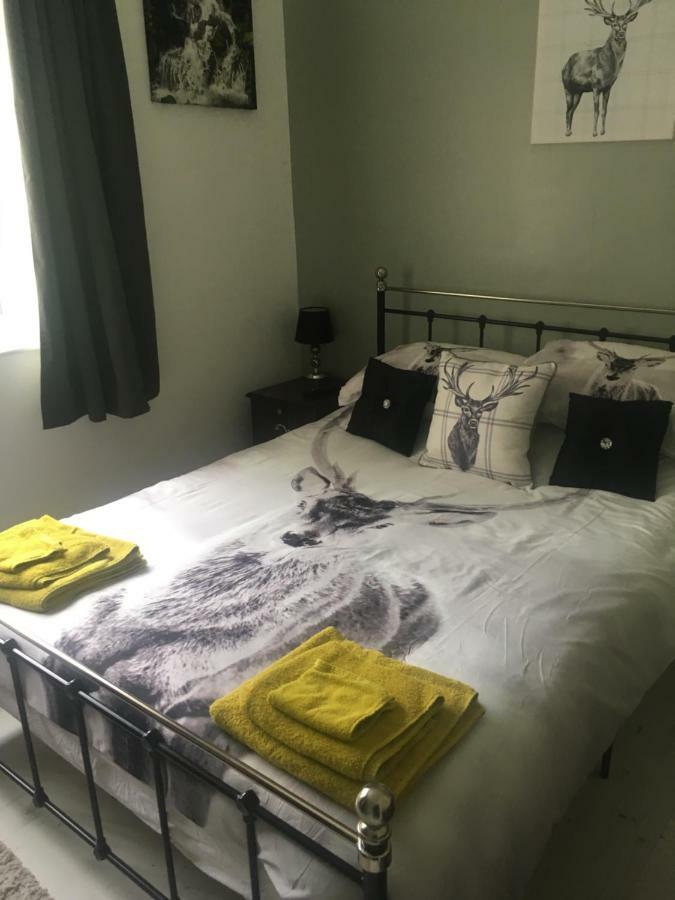 Bedrock Lodge Winterbourne Bagian luar foto