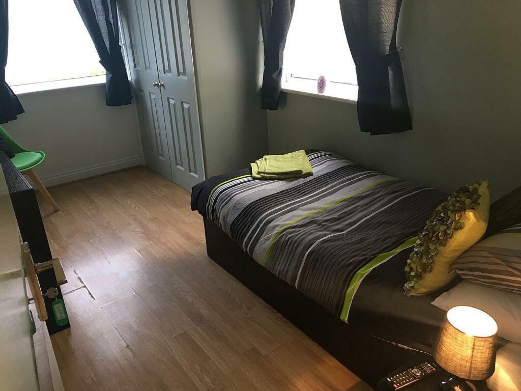 Bedrock Lodge Winterbourne Bagian luar foto