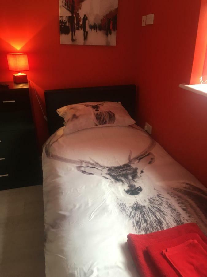 Bedrock Lodge Winterbourne Bagian luar foto