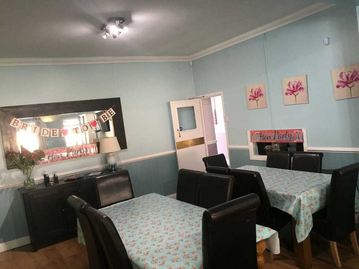 Bedrock Lodge Winterbourne Bagian luar foto