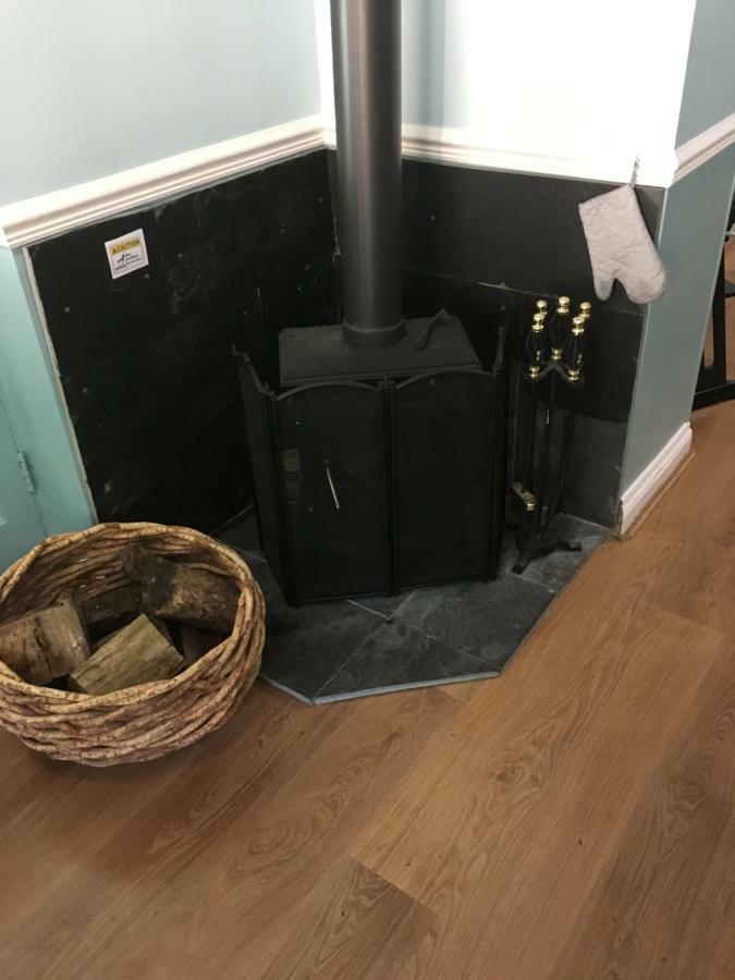 Bedrock Lodge Winterbourne Bagian luar foto