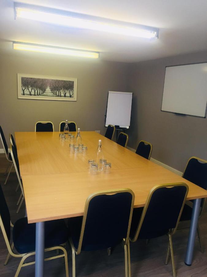 Bedrock Lodge Winterbourne Bagian luar foto