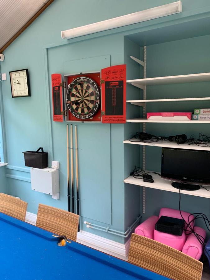 Bedrock Lodge Winterbourne Bagian luar foto