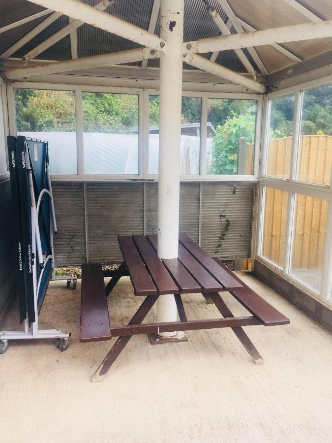 Bedrock Lodge Winterbourne Bagian luar foto